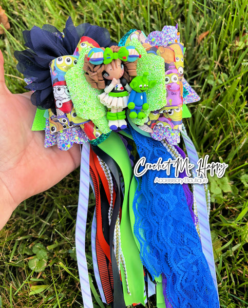 OOAK 6in Signature Dollie Streamer Bow